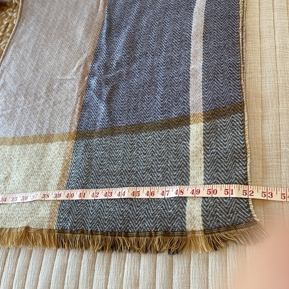 Scoop reversible poncho scarf - Picture 11 of 12